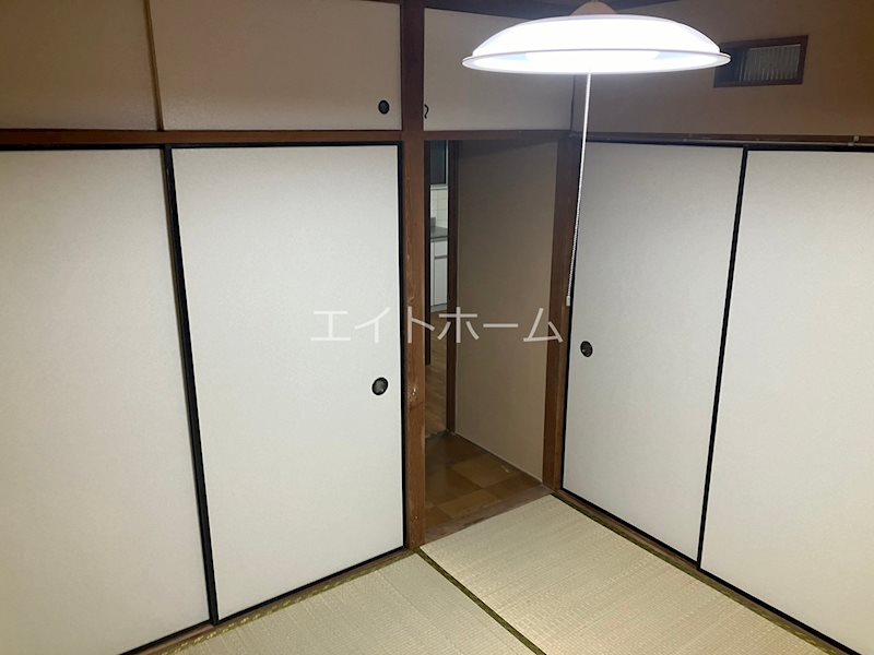 �����s�����q�s���쒬�̃}���V�����̋��ԁE���r���O