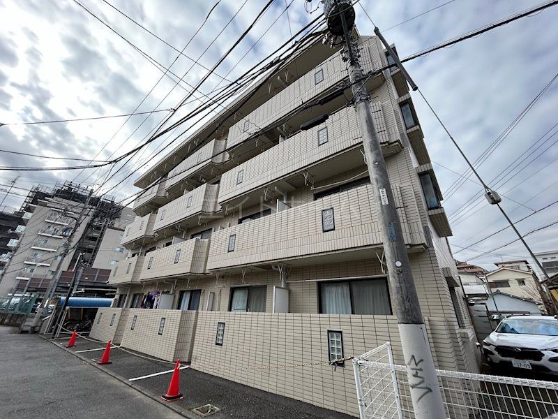 �����s�����q�s���_���S����15-16�̃}���V�����̌����O��