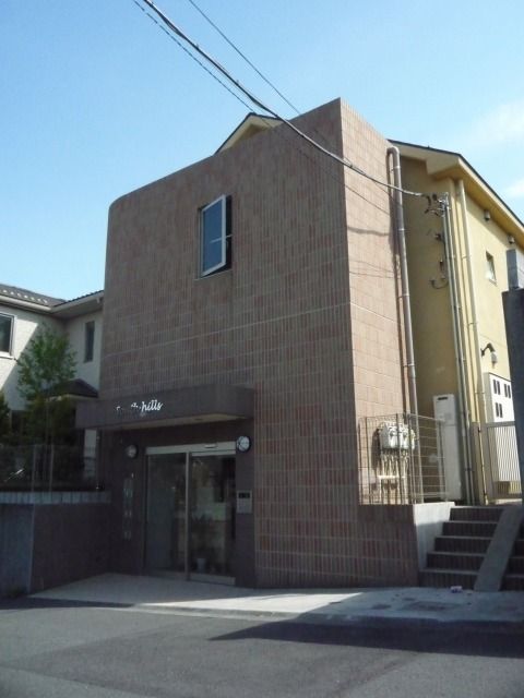 �����s�����q�s���Бq�R���ڂ̃}���V�����̌����O��