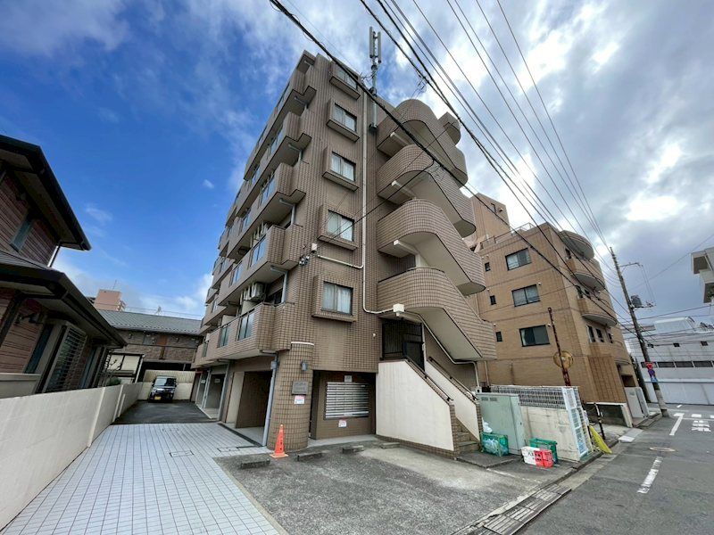 �����s�����q�s�{��9-10�̃}���V�����̌����O��