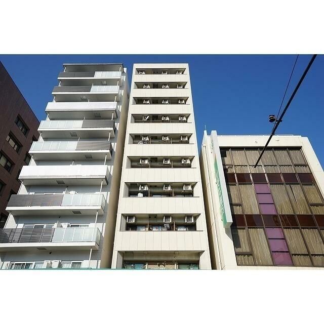 �����s�����q�s���R���̃}���V�����̌����O��