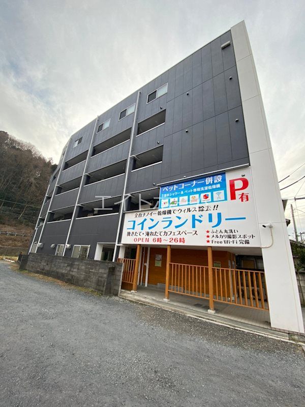 �����s�����q�s�������̃}���V�����̌����O��