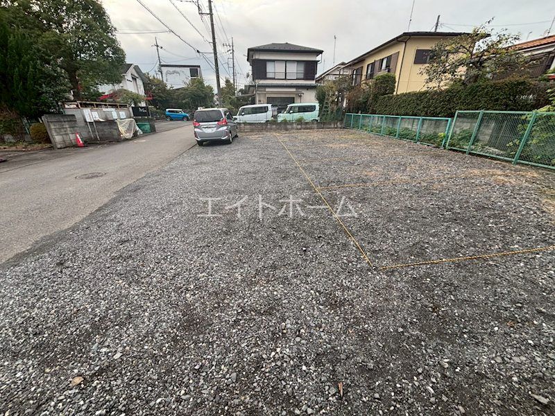 �����s�����q�s�O�ؒ��Q����220�̒��ԏ�̌����O��