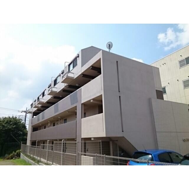 �����s�����q�s�ΐ쒬705-1�̃}���V�����̌����O��