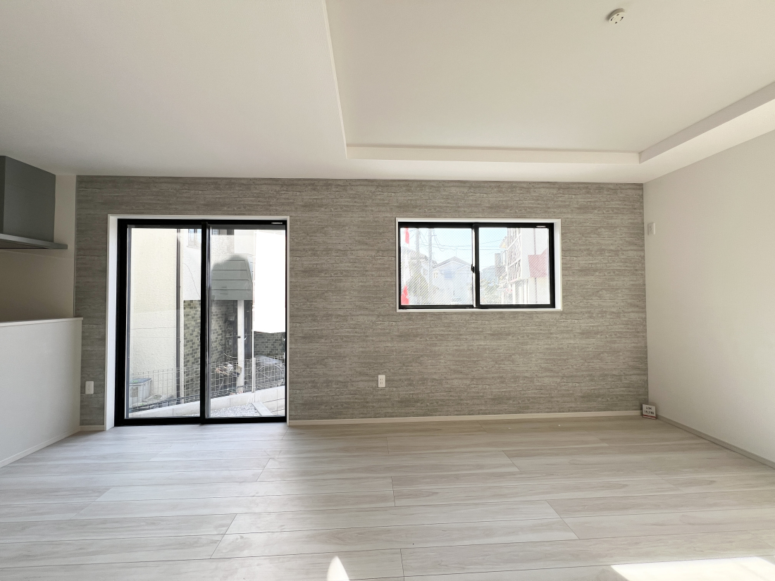 �����s�����q�s�Β��̐V�z��ˌ��Ẵ��r���O