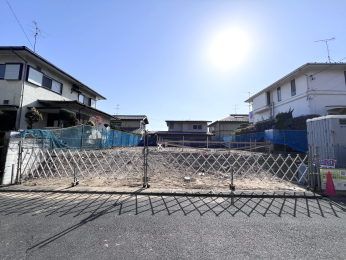 �����s�����q�s��z��1���ڂ̐V�z��ˌ��Ă̑O�ʓ��H�܂ތ��n�ʐ^