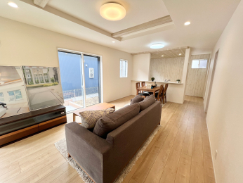 �����s�����q�s�茴���̐V�z��ˌ��Ẵ��r���O