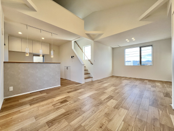 �����s�����q�s����쒬�̐V�z��ˌ��Ẵ��r���O