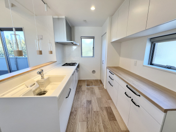 �����s�����q�s����쒬�̐V�z��ˌ��ẴL�b�`��