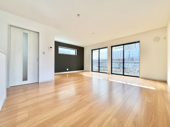 �����s�����q�s�������q��3���ڂ̐V�z��ˌ��Ẵ��r���O