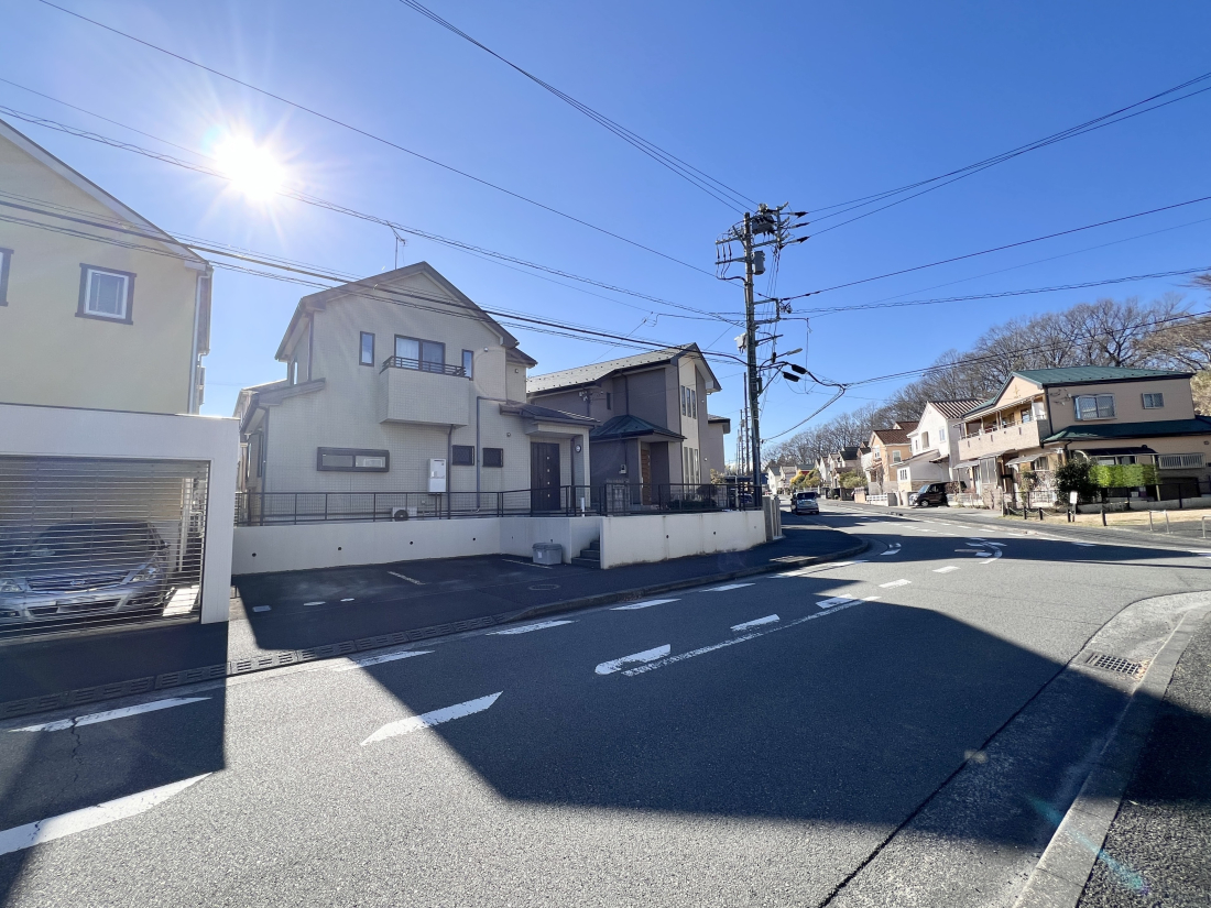 �����s�����q�s����4���ڂ̒��È�ˌ��Ă̑O�ʓ��H�܂ތ��n�ʐ^