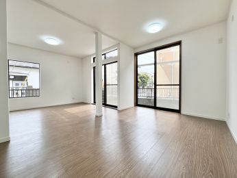 �����s�����q�s���쒬�̒��È�ˌ��Ẵ��r���O