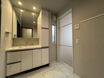 �����s�����q�s�q����1���ڂ̒��È�ˌ��Ă̐��ʑ�E���ʏ�