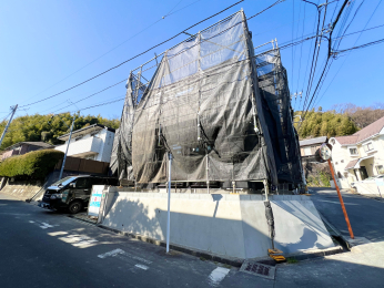 �����s����s�O��4���ڂ̐V�z��ˌ��Ă̑O�ʓ��H�܂ތ��n�ʐ^