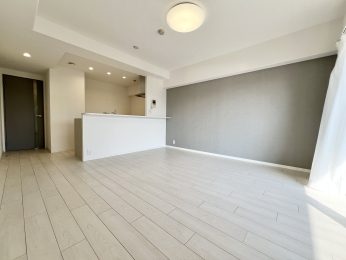 �����s�����q�s�Ǖ����̒��Ã}���V�����̃��r���O