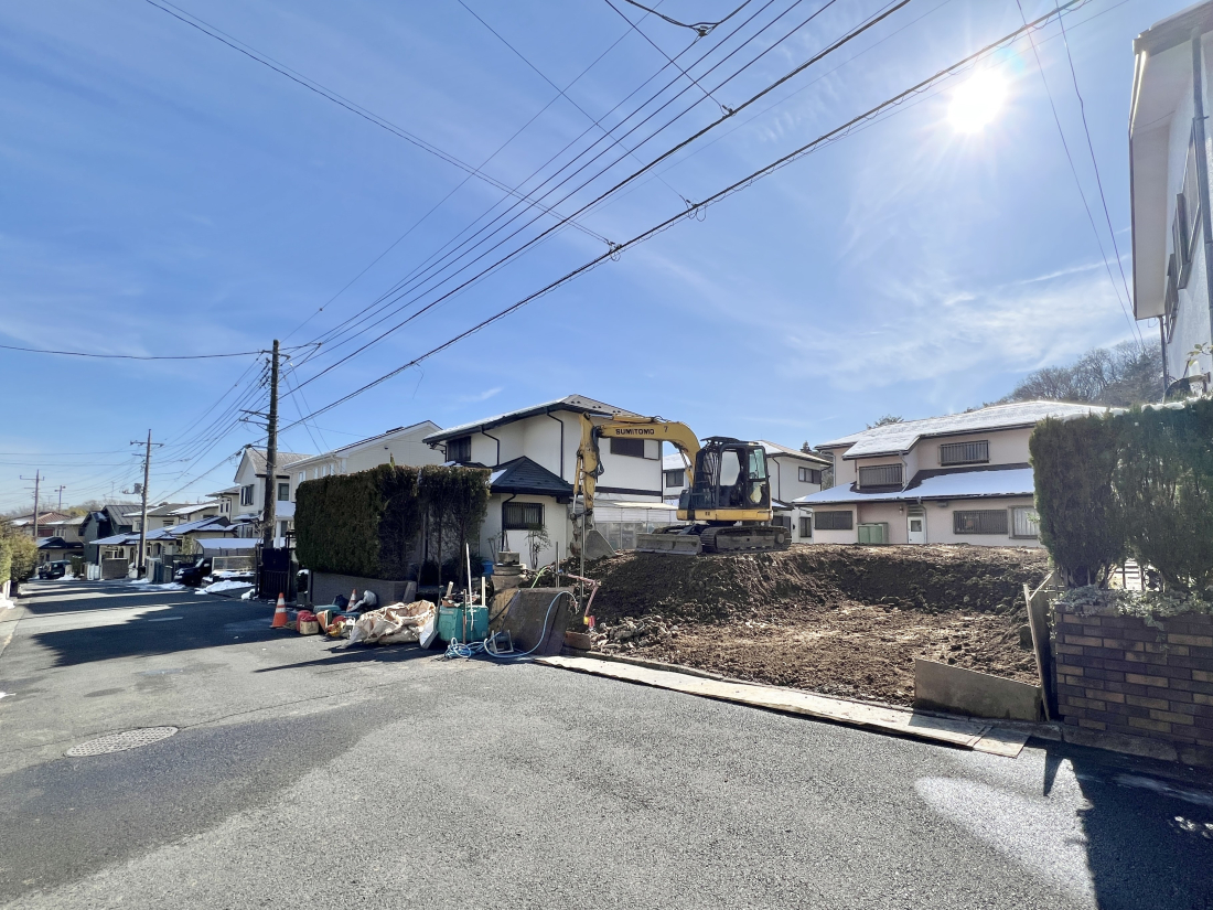 �����s�����q�s�k���2���ڂ̐V�z��ˌ��Ă̑O�ʓ��H�܂ތ��n�ʐ^