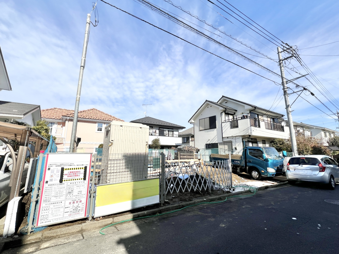 �����s�����q�s�k���1���ڂ̐V�z��ˌ��Ă̑O�ʓ��H�܂ތ��n�ʐ^