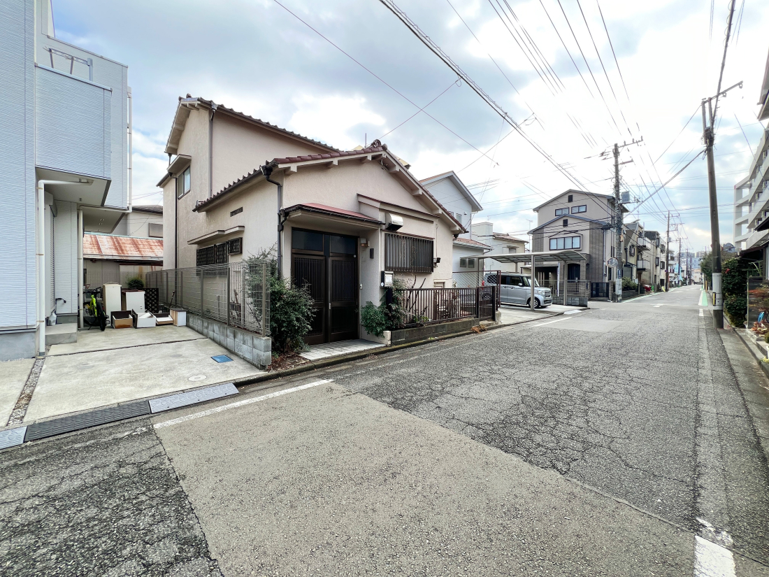 �����s�����q�s�����R��3���ڂ̐V�z��ˌ��Ă̑O�ʓ��H�܂ތ��n�ʐ^