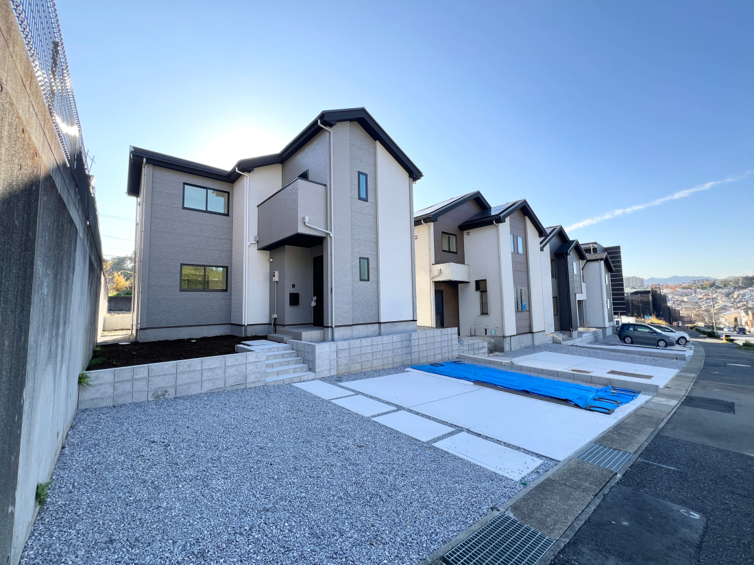 �����s�����q�s���q2���ڂ̐V�z��ˌ��Ă̑O�ʓ��H�܂ތ��n�ʐ^