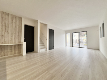 �����s�����q�s���[���̐V�z��ˌ��Ẵ��r���O