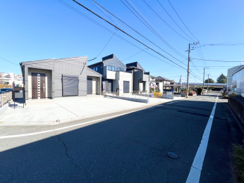 �����s�����q�s��J���̐V�z��ˌ��Ă̑O�ʓ��H�܂ތ��n�ʐ^