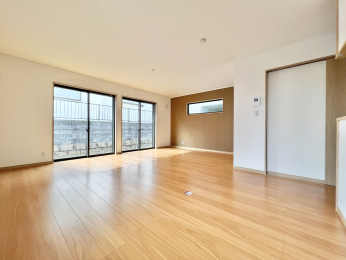 �����s�����q�s�������q��3���ڂ̐V�z��ˌ��Ẵ��r���O