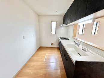 �����s�����q�s���������̐V�z��ˌ��ẴL�b�`��