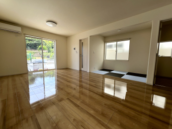 �����s�����q�s�����523-4�̒��È�ˌ��Ẵ��r���O