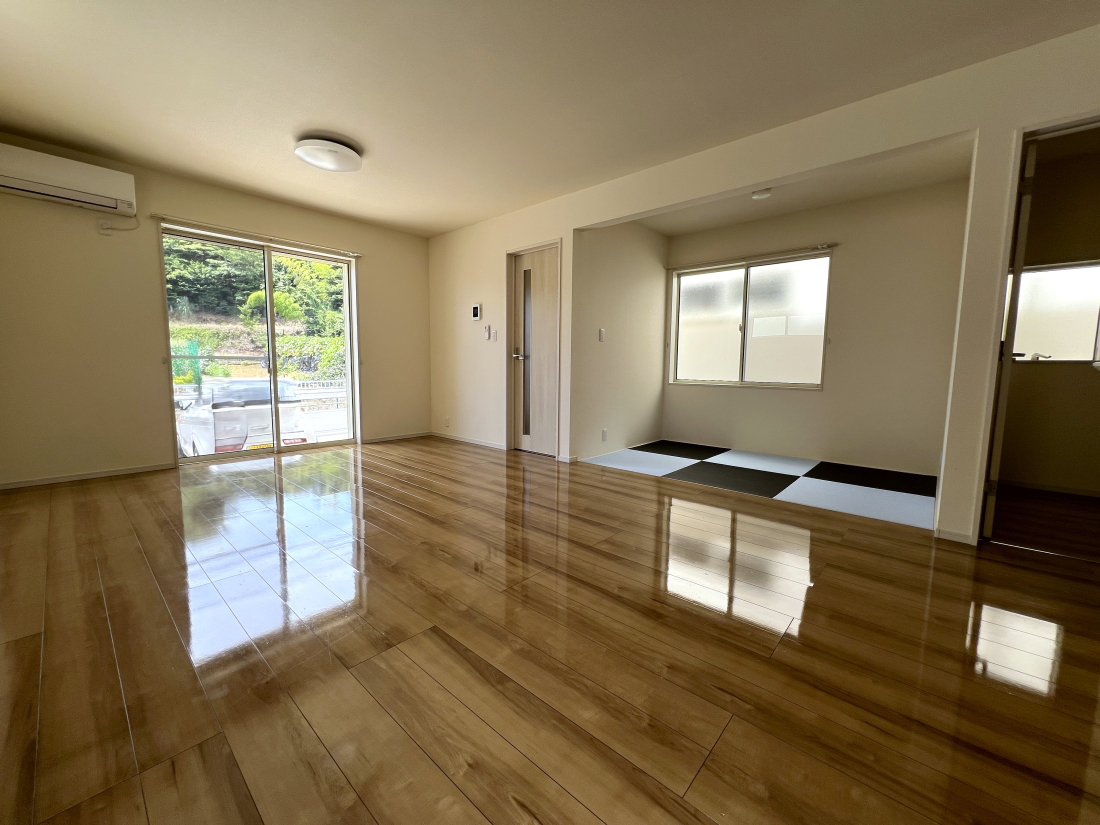 �����s�����q�s�����523-4�̒��È�ˌ��Ẵ��r���O