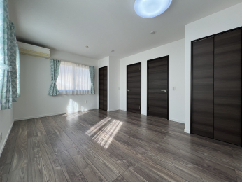 �����s�����q�s�q����1���ڂ̒��È�ˌ��Ẵ��r���O�ȊO�̋���