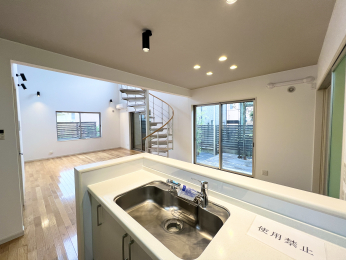 �����s�����q�s�������q��2���ڂ̒��È�ˌ��ẴL�b�`��