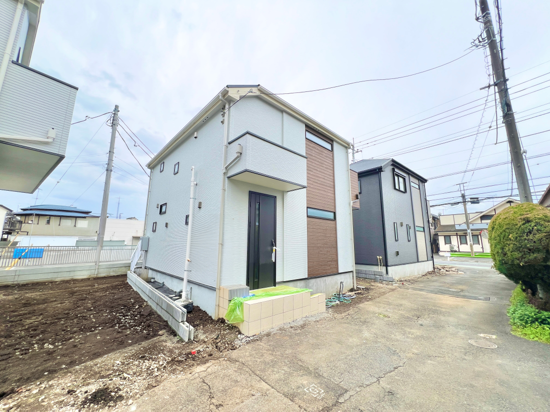 �����s�����q�s�Бq���̐V�z��ˌ��Ă̑O�ʓ��H�܂ތ��n�ʐ^