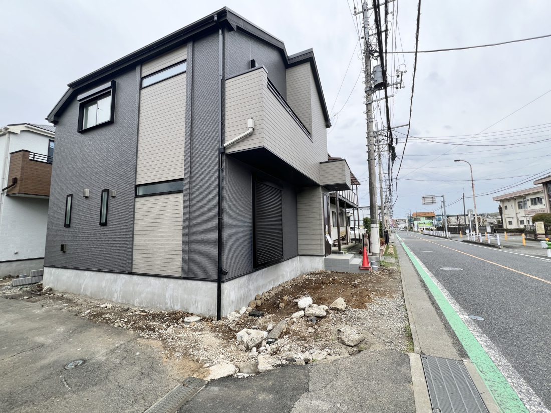 �����s�����q�s�Бq���̐V�z��ˌ��Ă̑O�ʓ��H�܂ތ��n�ʐ^