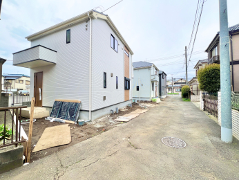 �����s�����q�s�Бq���̐V�z��ˌ��Ă̑O�ʓ��H�܂ތ��n�ʐ^