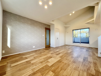 �����s�����q�s����쒬�̐V�z��ˌ��Ẵ��r���O