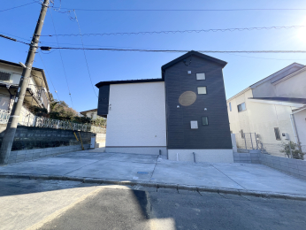 �����s�����q�s���������̐V�z��ˌ��Ă̑O�ʓ��H�܂ތ��n�ʐ^