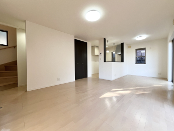 �����s�����q�s�Бq���̒��È�ˌ��Ẵ��r���O