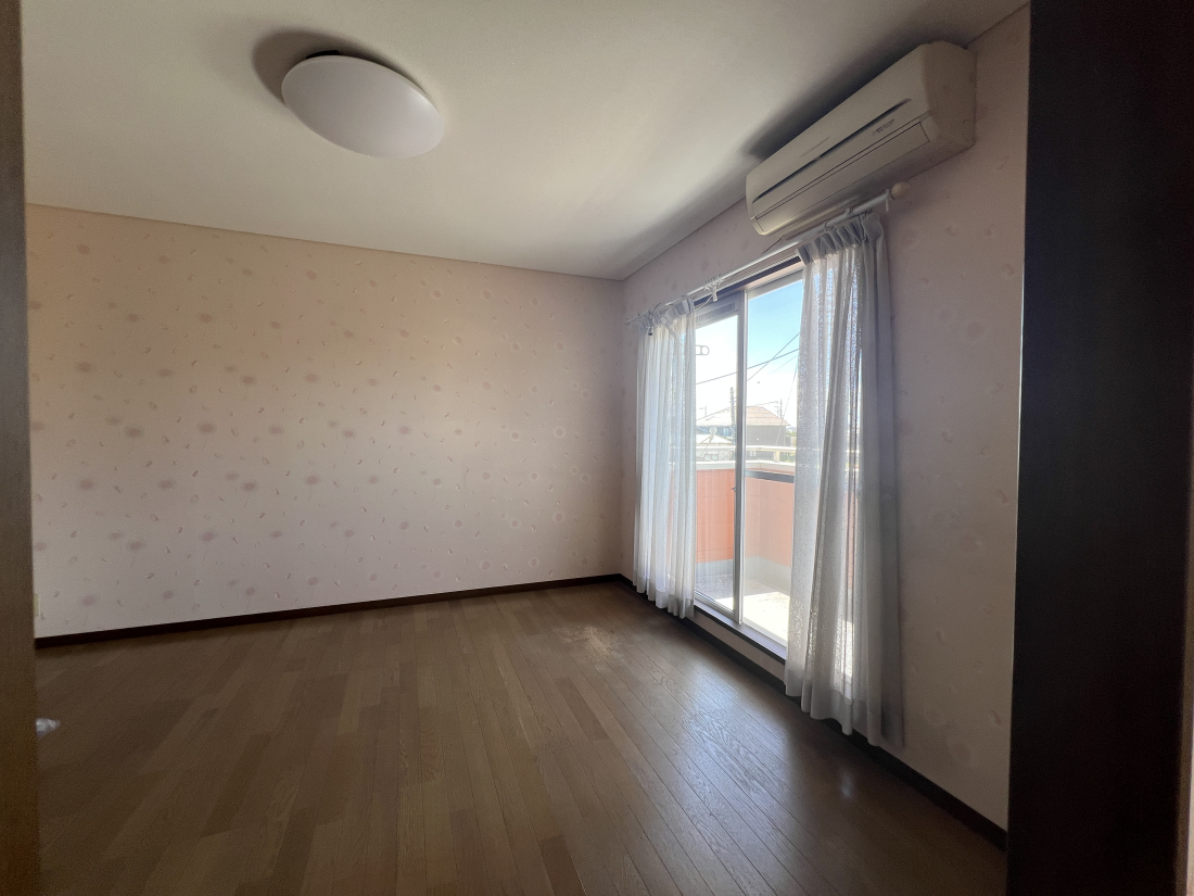 �����s�����q�s�l�J���̒��È�ˌ��Ẵ��r���O�ȊO�̋���