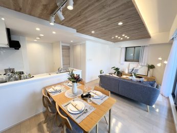 �����s�����q�s�������̒��Ã}���V�����̃��r���O