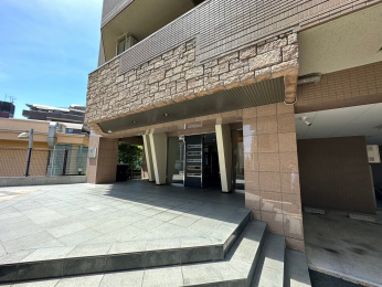 �����s�����q�s�����R��2���ڂ̒��Ã}���V�����̃G���g�����X