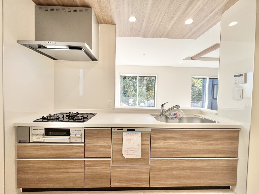 �����s�����q�s�ΐ쒬�̐V�z��ˌ��ẴL�b�`��