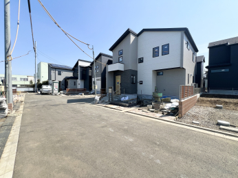 �����s�����q�s�ΐ쒬�̐V�z��ˌ��Ă̑O�ʓ��H�܂ތ��n�ʐ^