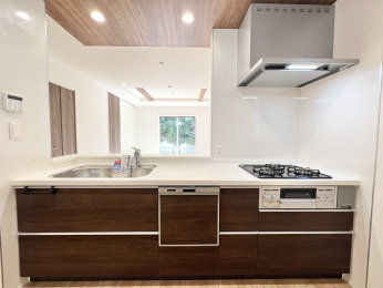 �����s�����q�s�ΐ쒬�̐V�z��ˌ��ẴL�b�`��