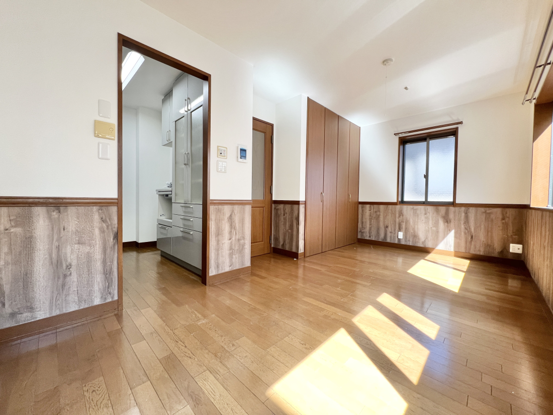 �����s�����q�s�䒬4���ڂ̒��È�ˌ��Ẵ��r���O