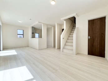 �����s�����q�s��땪�����̐V�z��ˌ��Ẵ��r���O