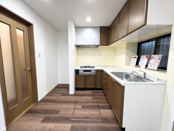 �����s�����q�s�k�쒬�̒��È�ˌ��ẴL�b�`��