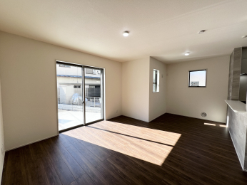 sqsac3ڂ̐VzˌẴrO