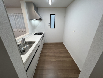 �����s�����q�s�{���̐V�z��ˌ��ẴL�b�`��