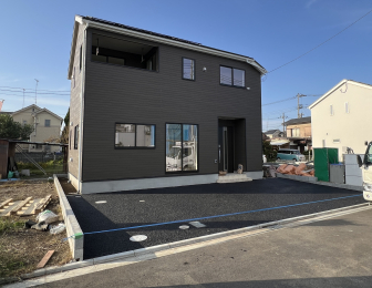 �����s�����q�s�z�K���̐V�z��ˌ��Ă̑O�ʓ��H�܂ތ��n�ʐ^