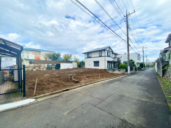 sqs߂1ڂ̓yn̑OʓH܂ތnʐ^